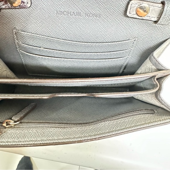 Michael Kors EUC Snake Print Gray Leather Phone Crossbody Purse Wallet Chain - Picture 5 of 10